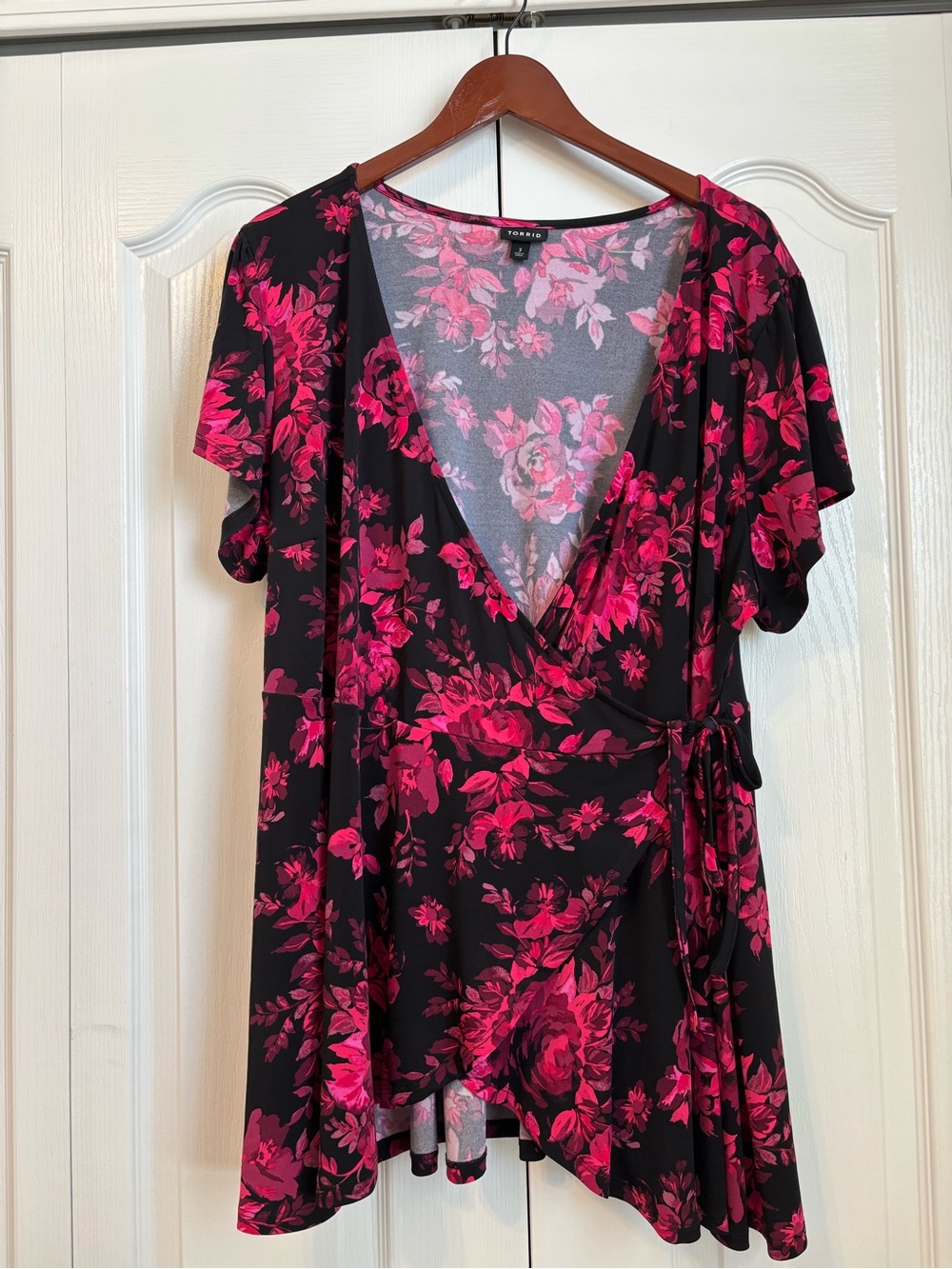 torrid Black & Hot Pink Floral Wrap Tunic